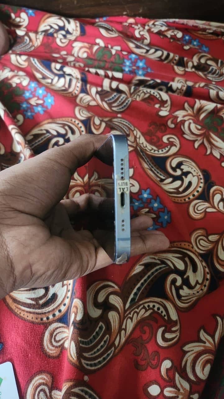 Apple iPhone 14 4