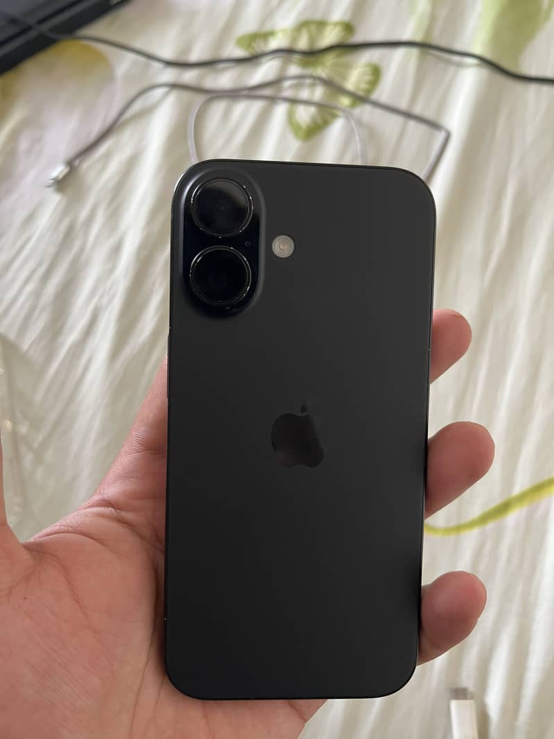 Apple iPhone 16 0