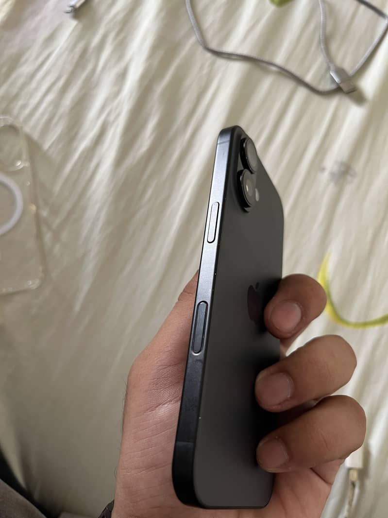 Apple iPhone 16 2