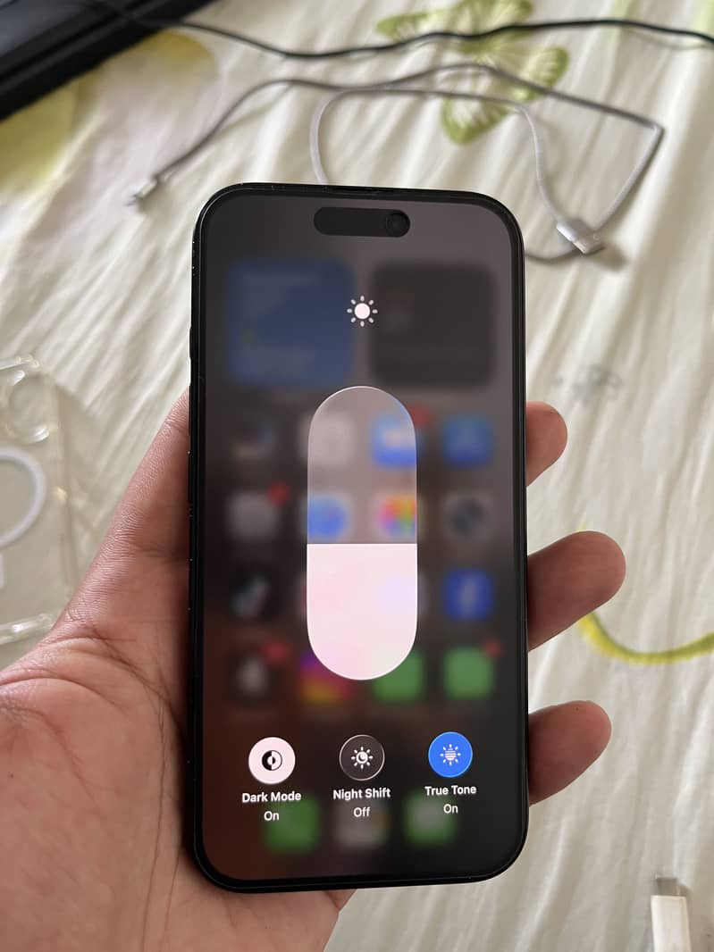 Apple iPhone 16 7