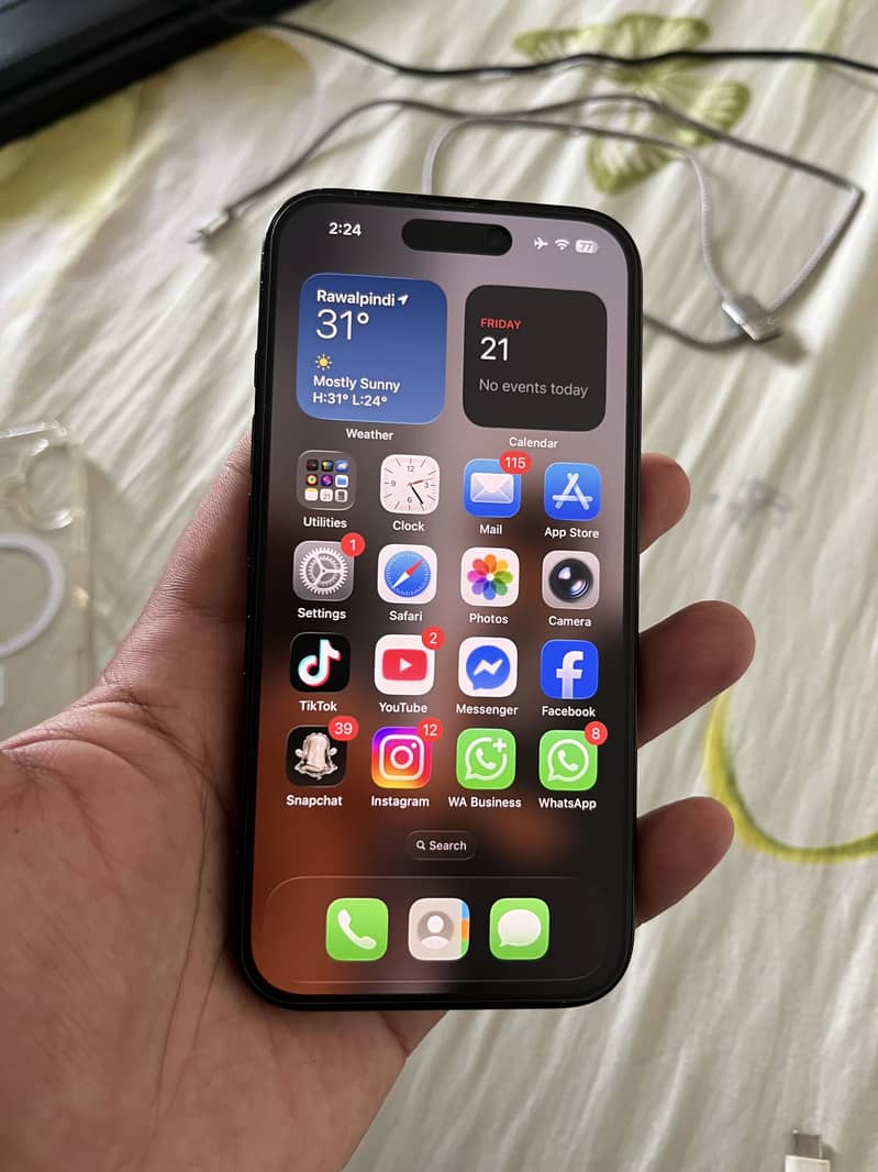 Apple iPhone 16 8