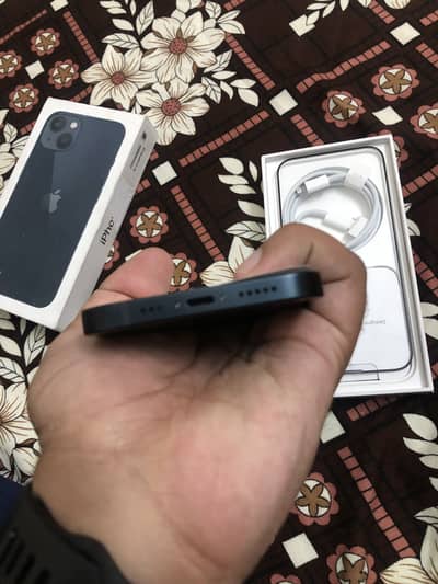 Apple iPhone 13