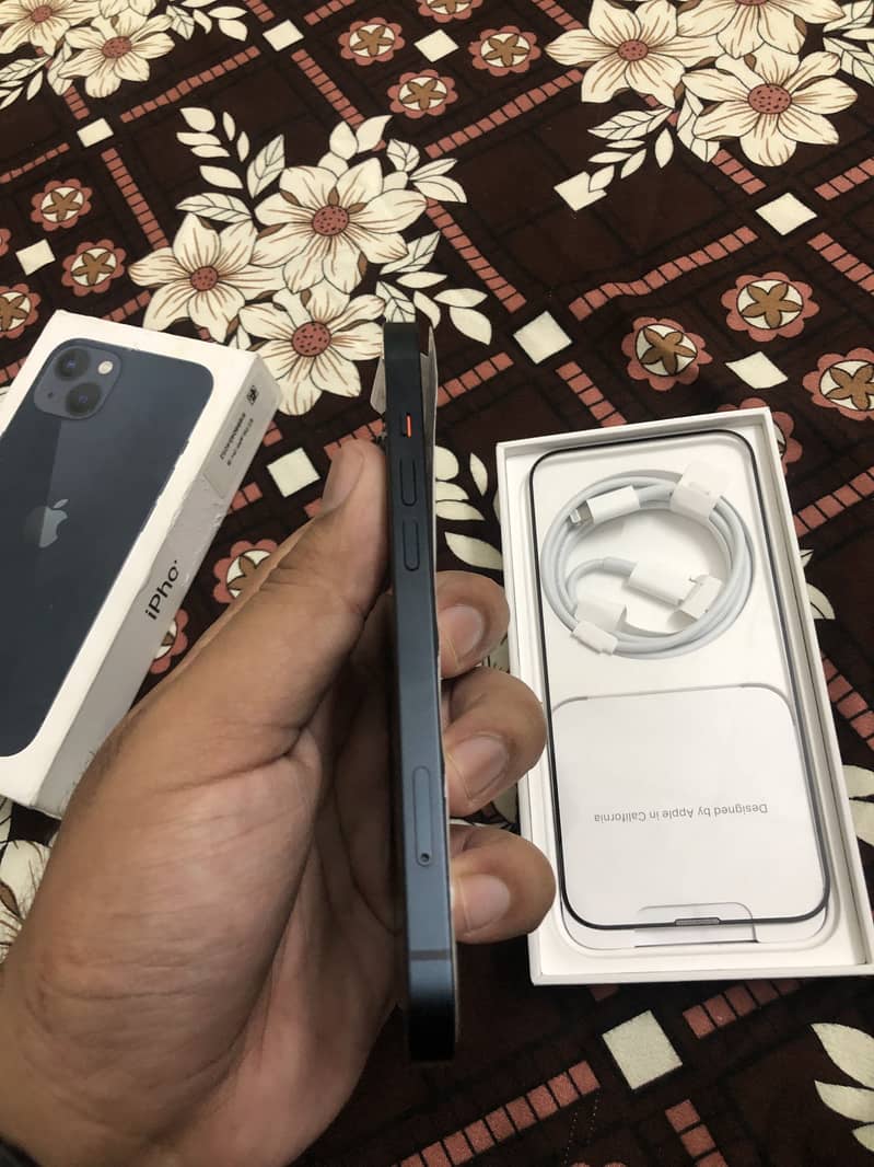 Apple iPhone 13 1