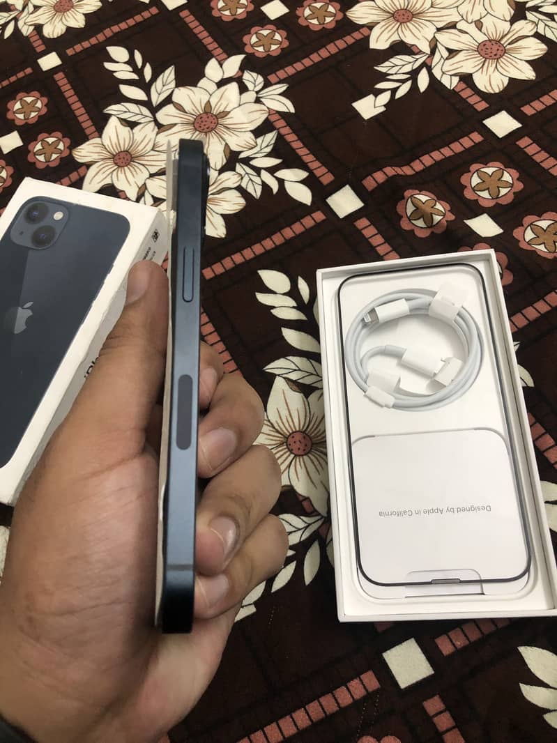 Apple iPhone 13 2