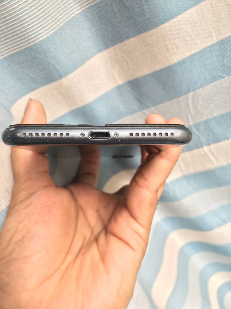 Apple iPhone 8 Plus 1