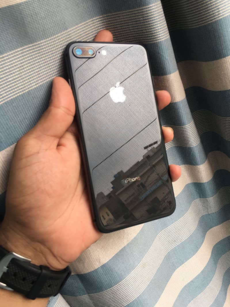 Apple iPhone 8 Plus 2