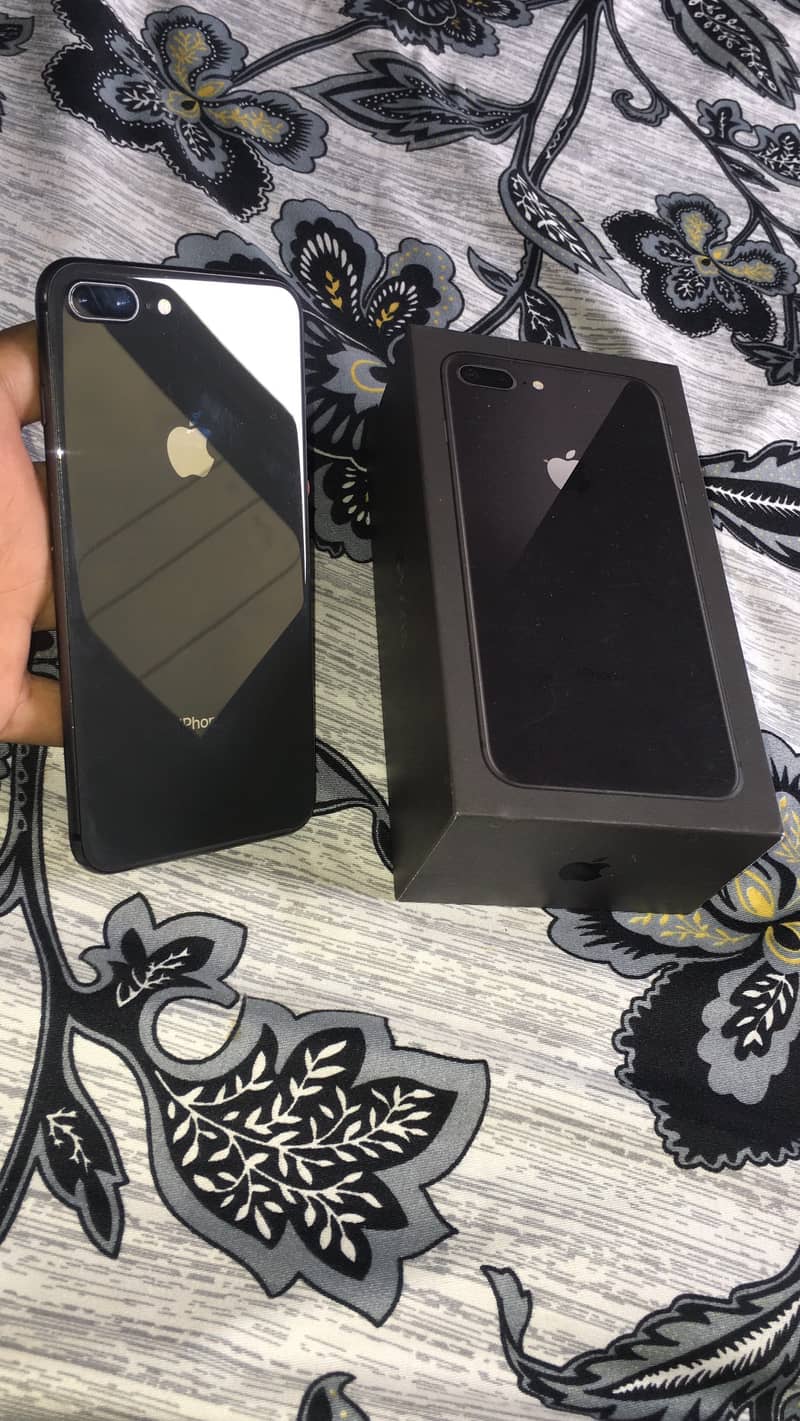 Apple iPhone 8 Plus 3