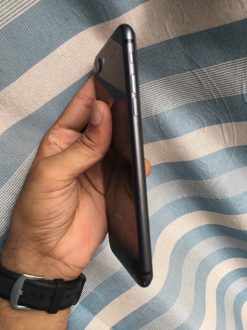 Apple iPhone 8 Plus 4