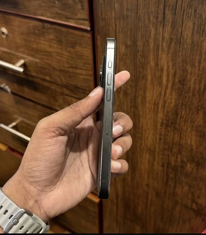 Apple iPhone 15 Pro 3