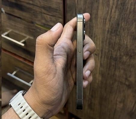 Apple iPhone 15 Pro 4