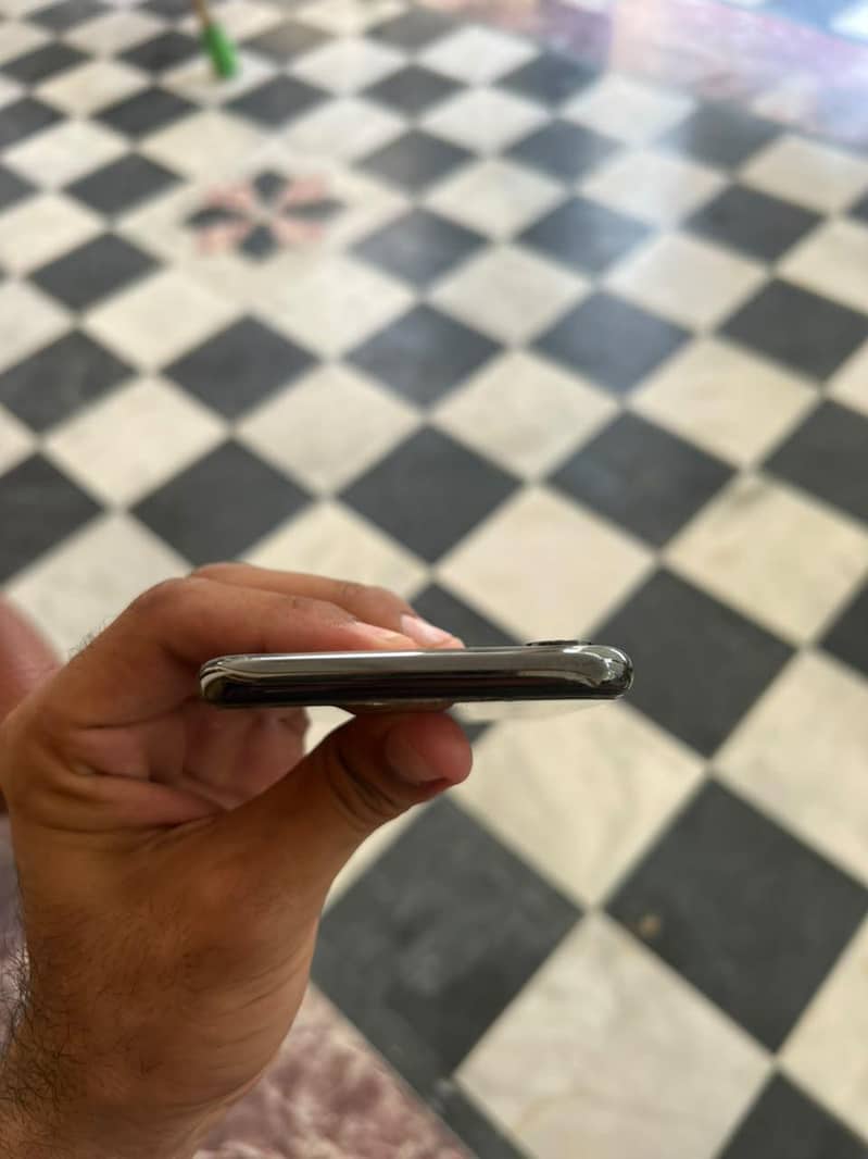 Apple iPhone X 3