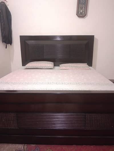 Wood bed