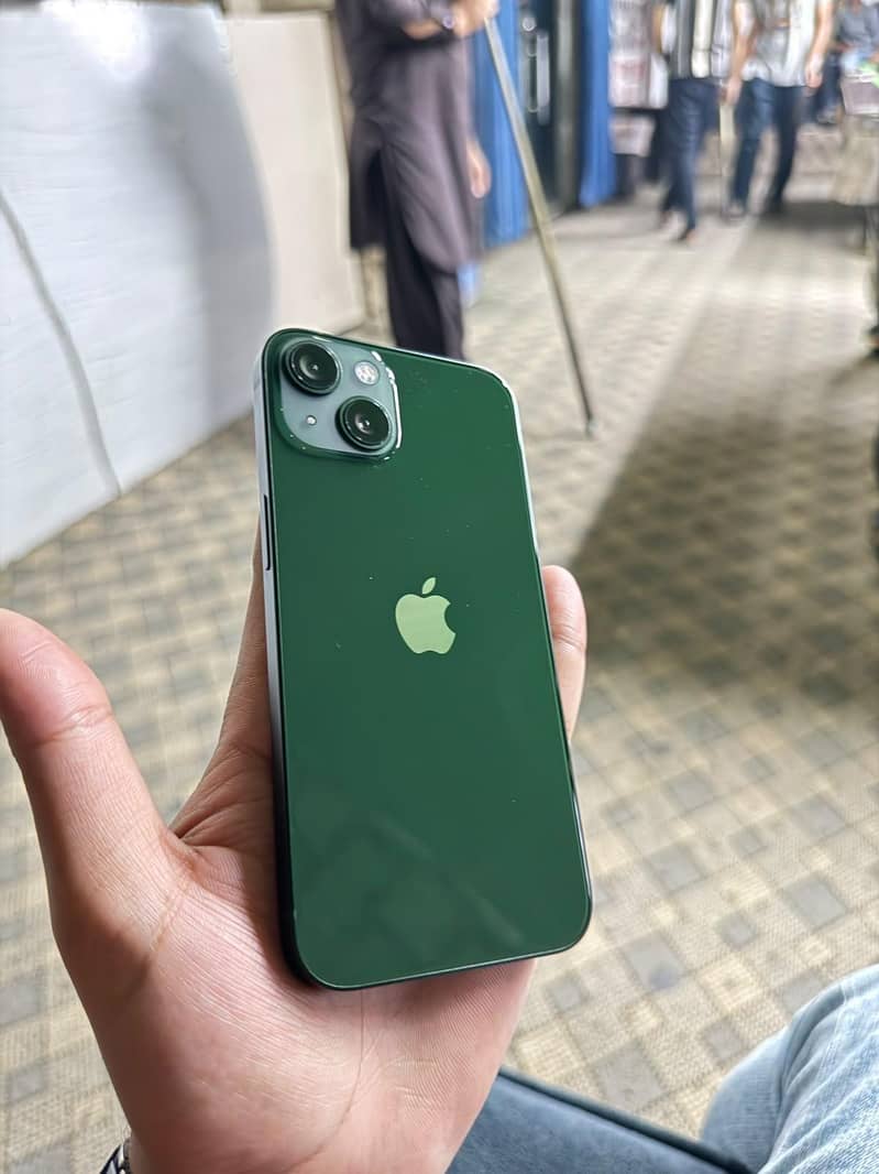 Apple iPhone 13 0