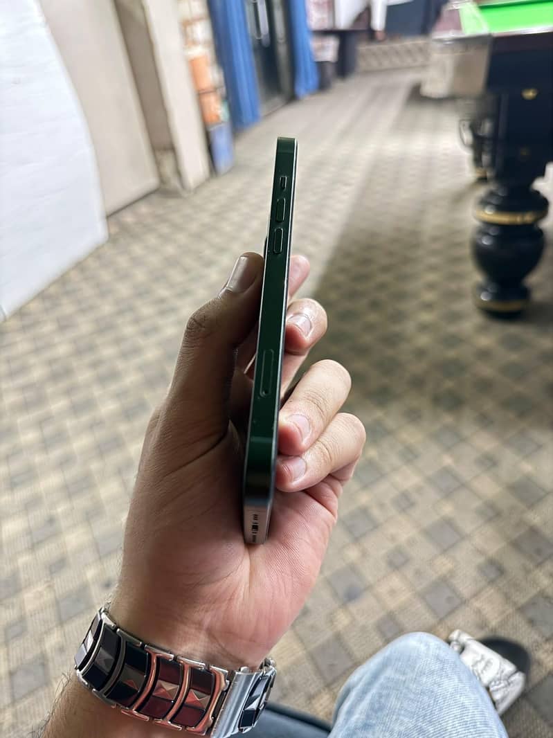 Apple iPhone 13 1
