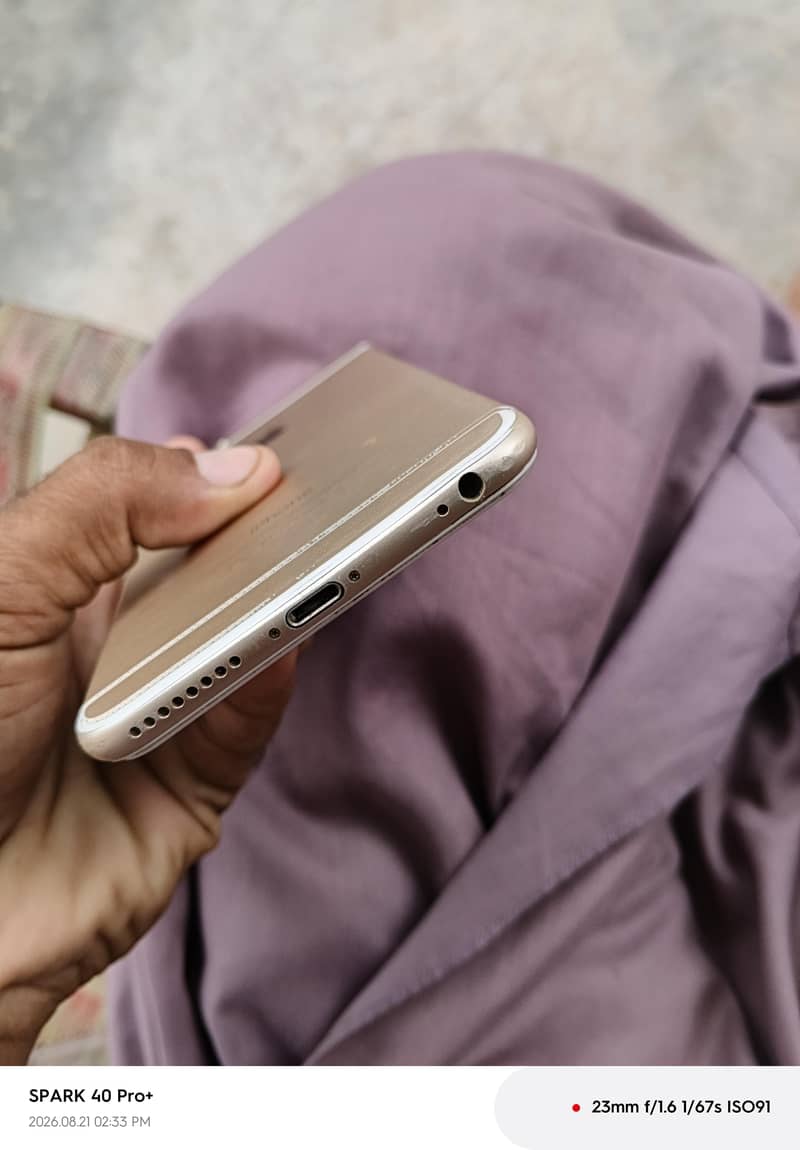 Apple iPhone 6 Plus 0