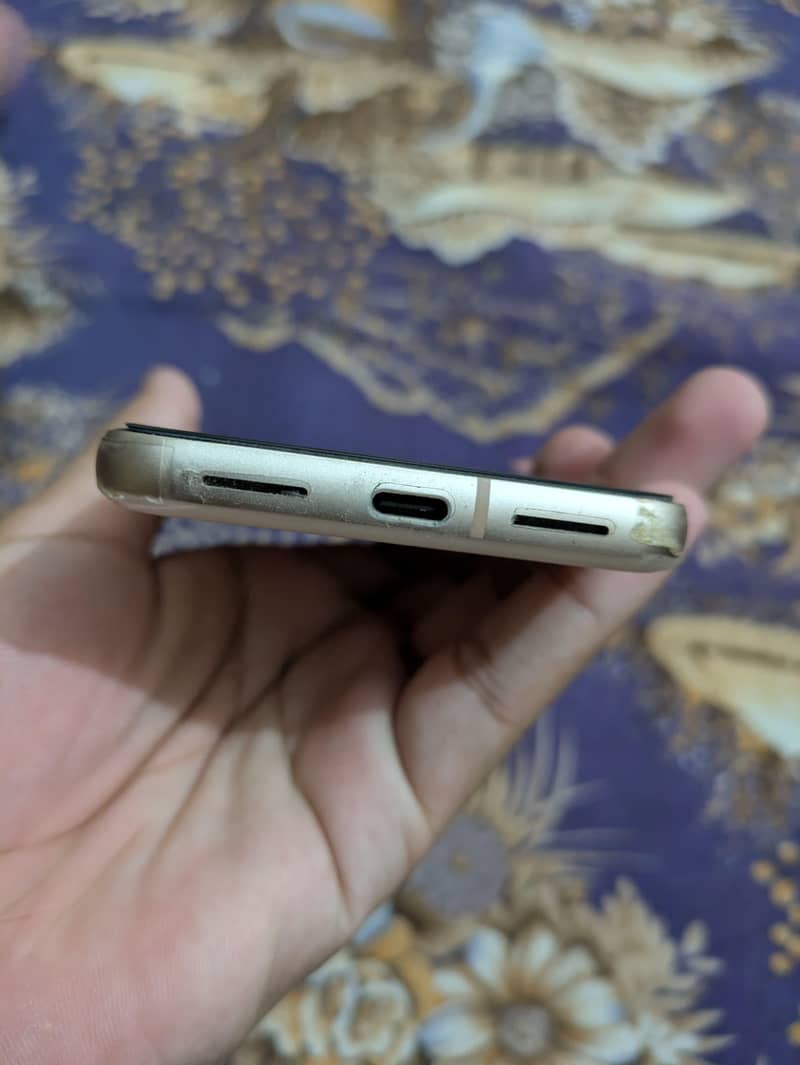 Google Pixel 8 4