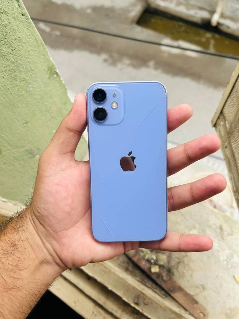 Apple iPhone 12 4
