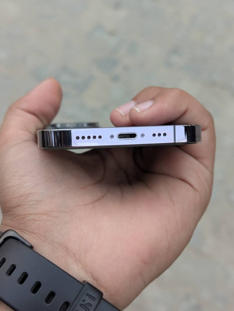 Apple iPhone 14 Pro 1