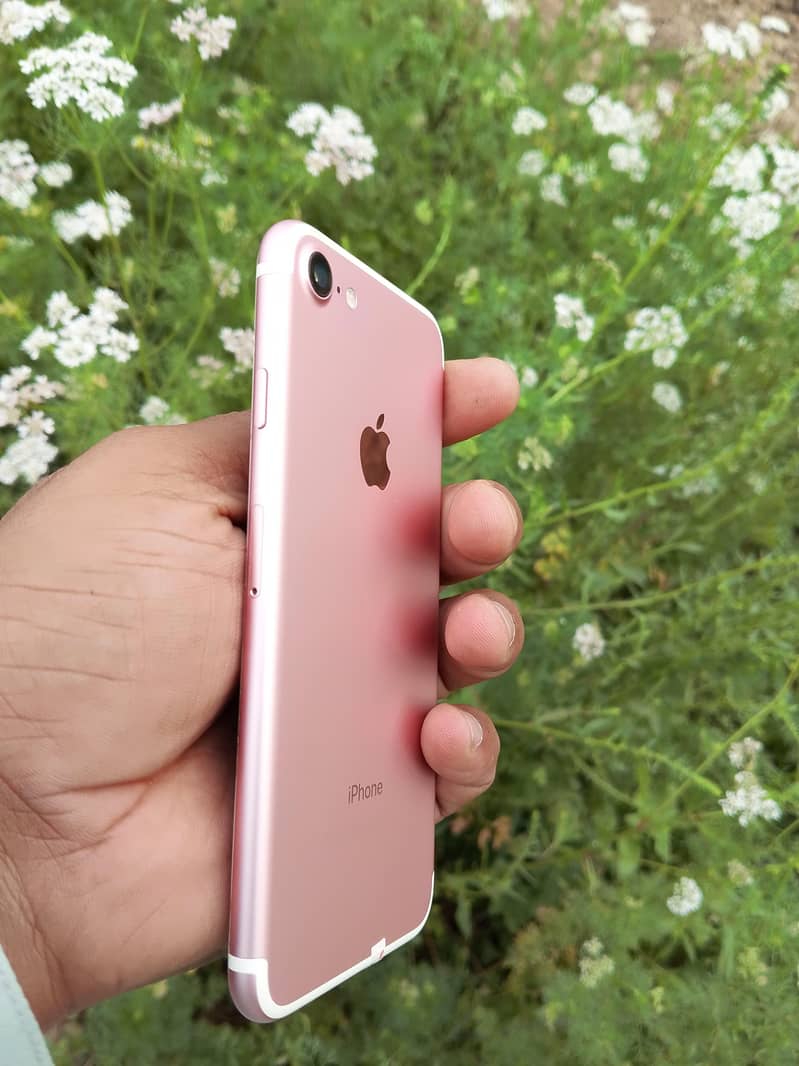 Apple iPhone 7 3