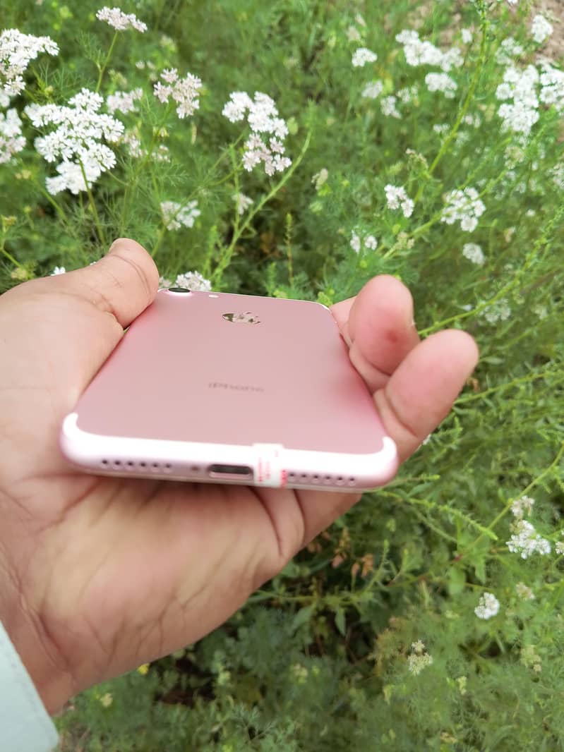 Apple iPhone 7 4