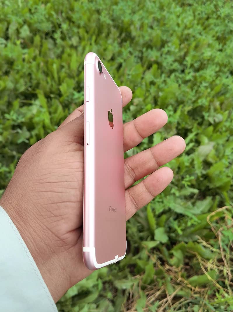 Apple iPhone 7 5