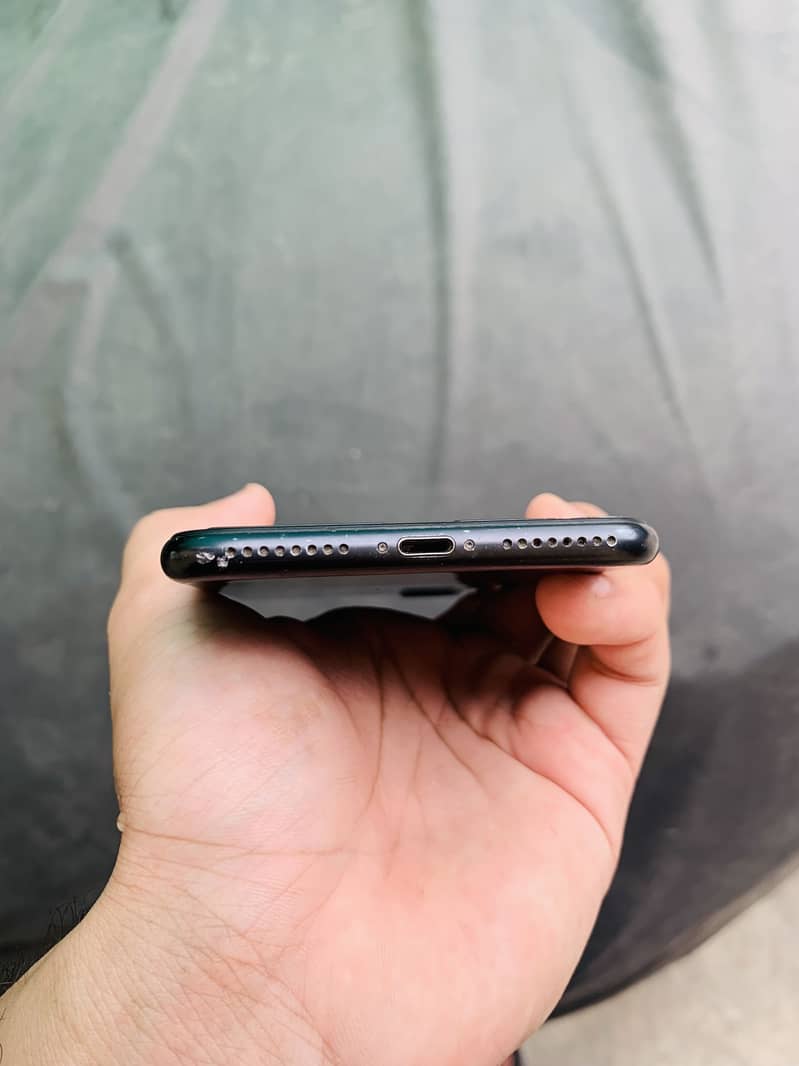 Apple iPhone 7 Plus 2