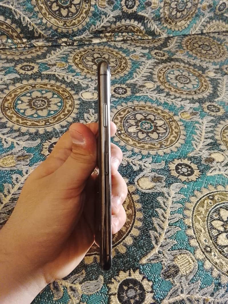 Apple iPhone 11 Pro Max 3
