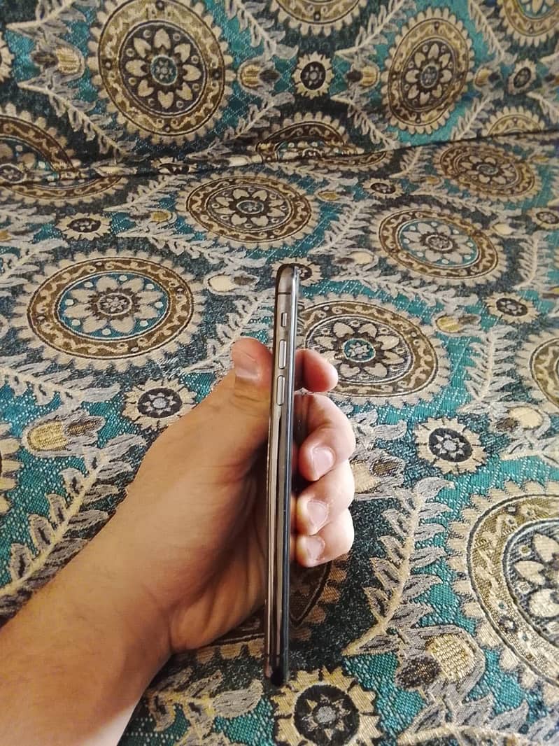 Apple iPhone 11 Pro Max 4
