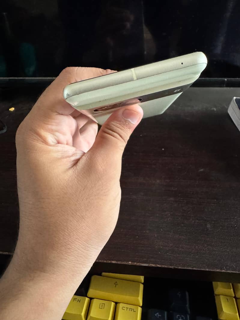 Google Pixel 7 4