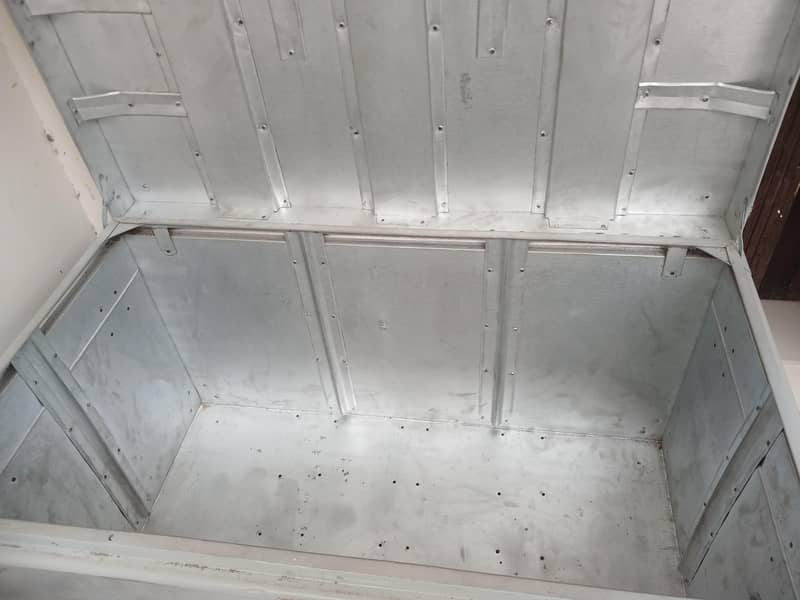 trunk/ peti/ storage 3
