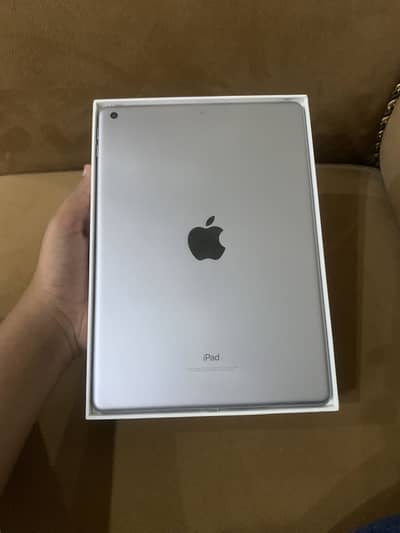 iPad 6 generation 128gb with box available