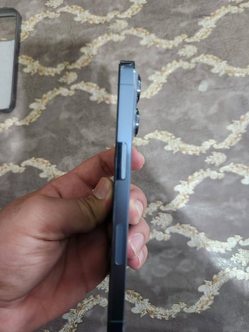 Apple iPhone 13 Pro 3