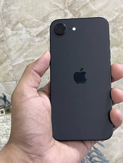 Apple iPhone 16e jv