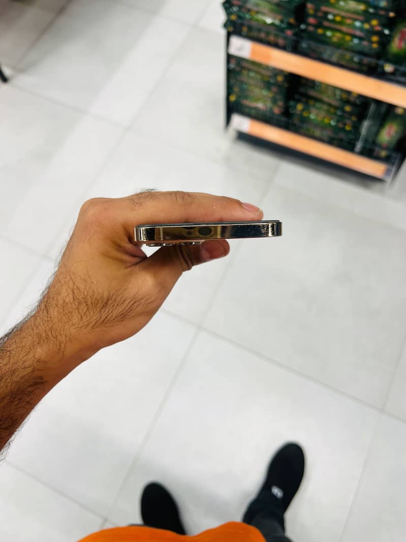 Apple iPhone 12 Pro Max 5