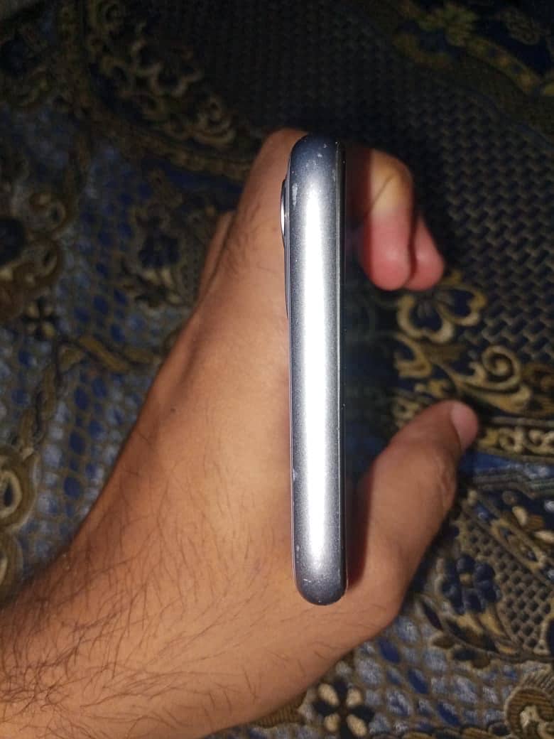 Apple iPhone 11 3