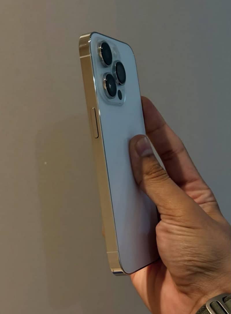 Apple iPhone 14 Pro 3