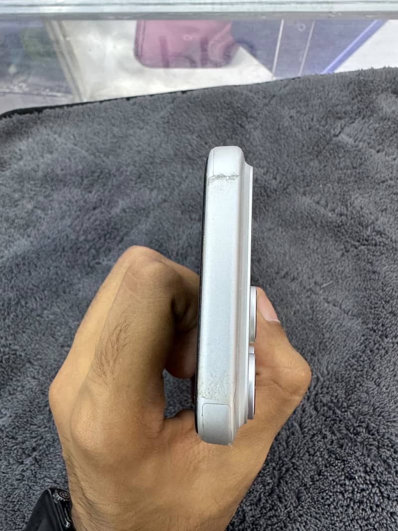 Apple iPhone 17 Pro Max 4