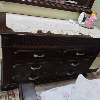 dresser with drawers