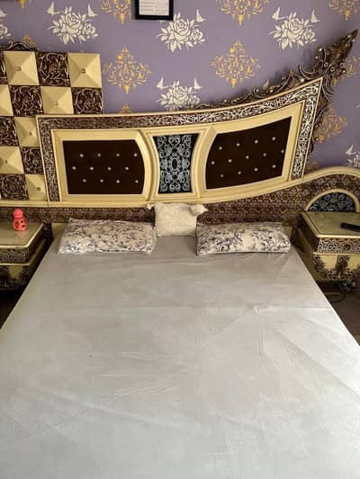 bed and dressing table