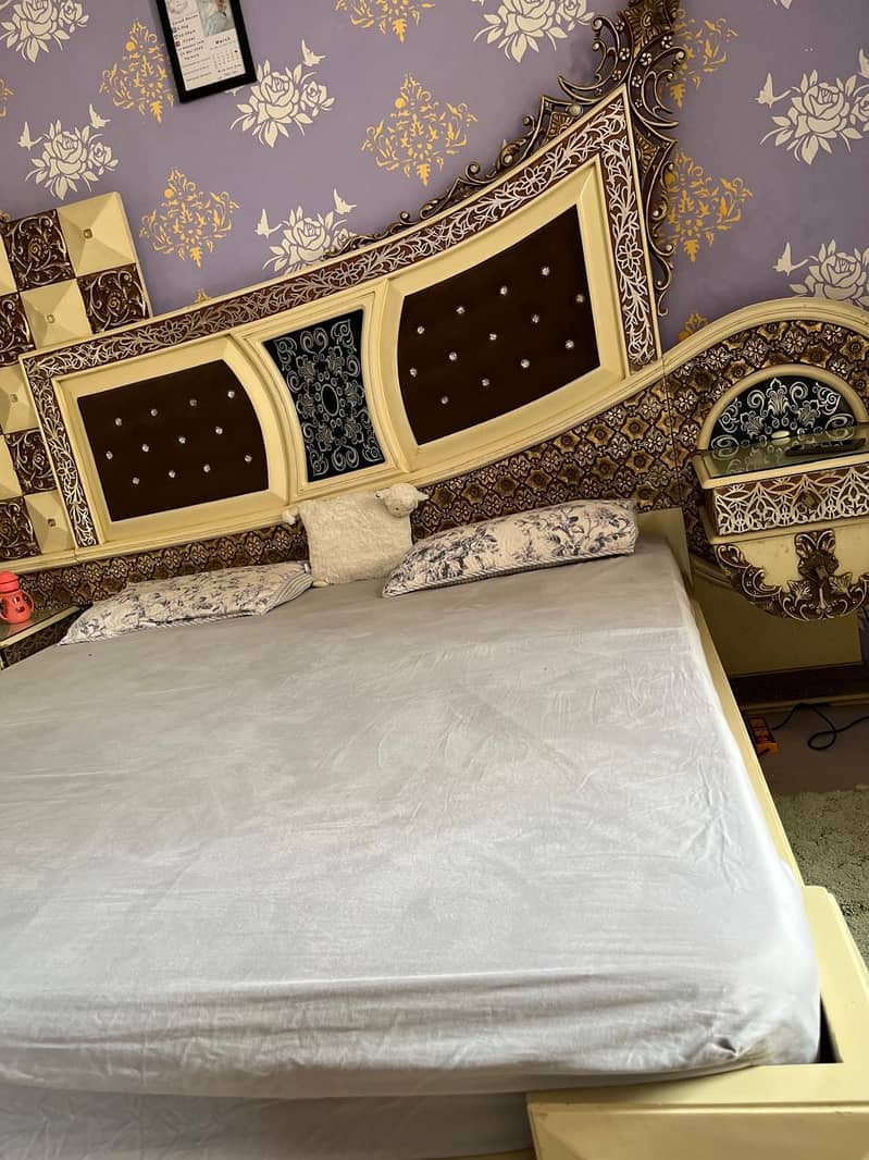 bed and dressing table 3