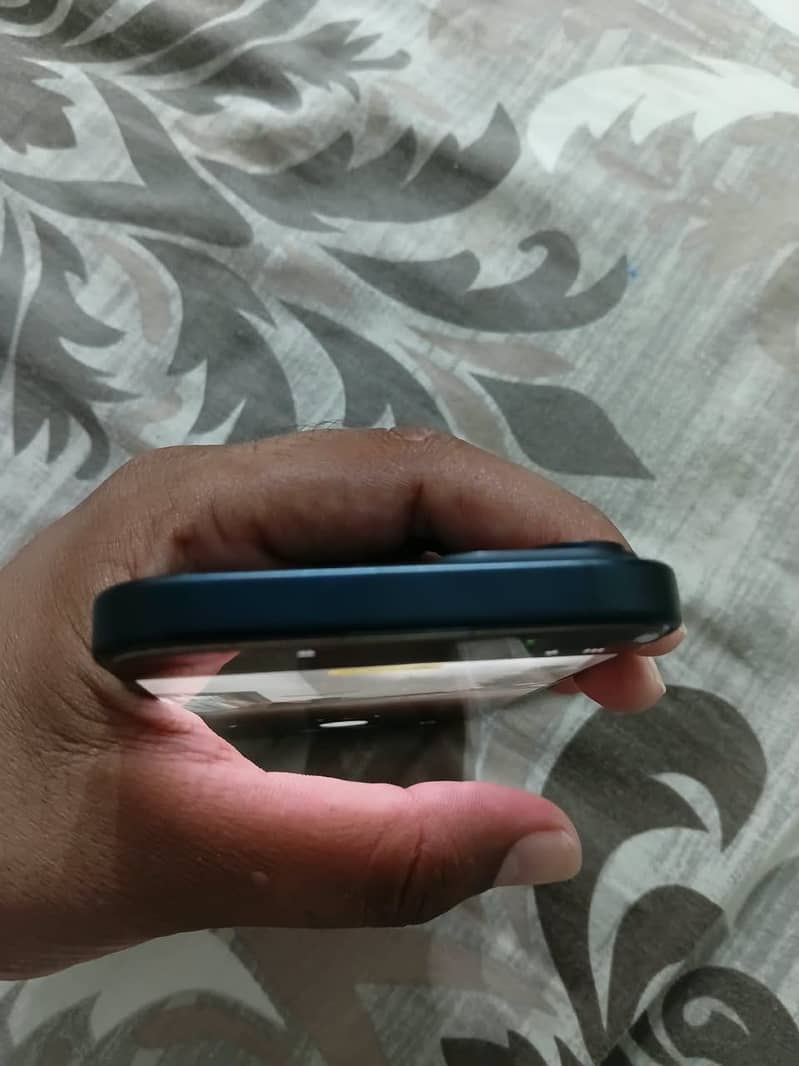 Apple iPhone 15 4