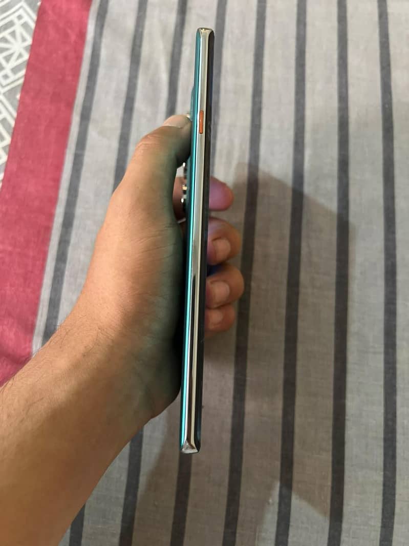 Tecno CAMON 40 Pro 4