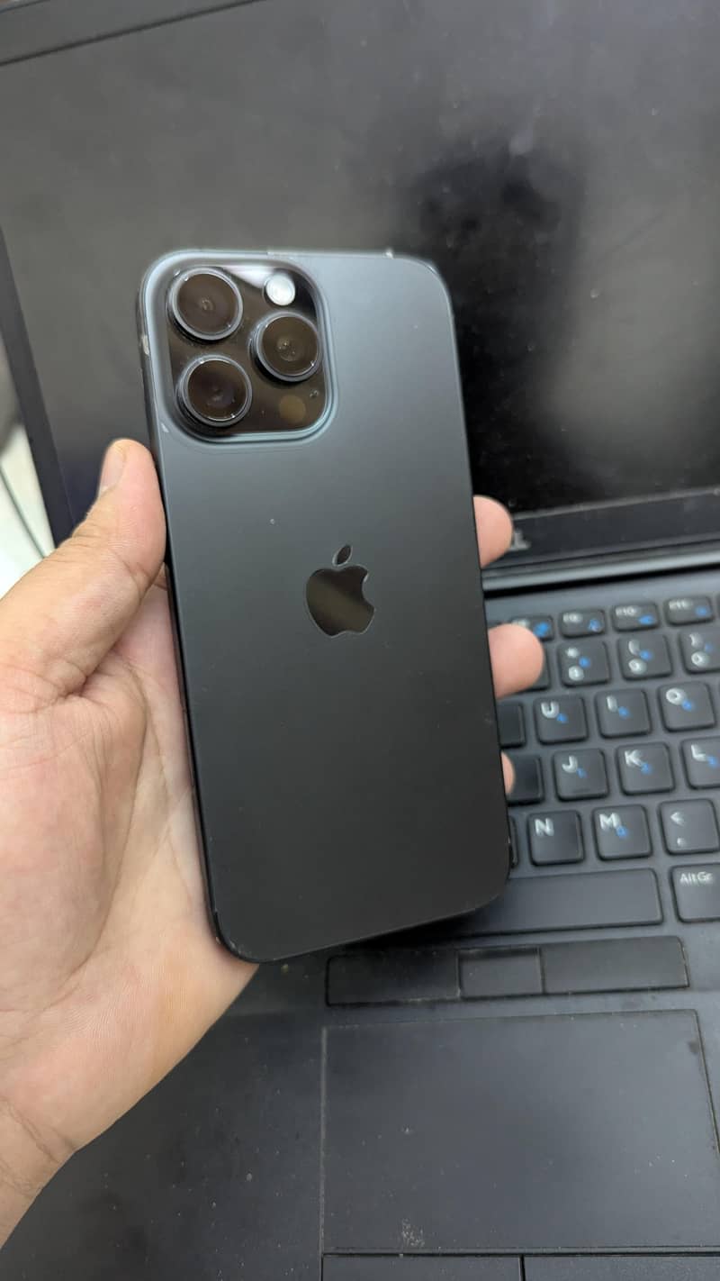 Apple iPhone 16 Pro Max 1