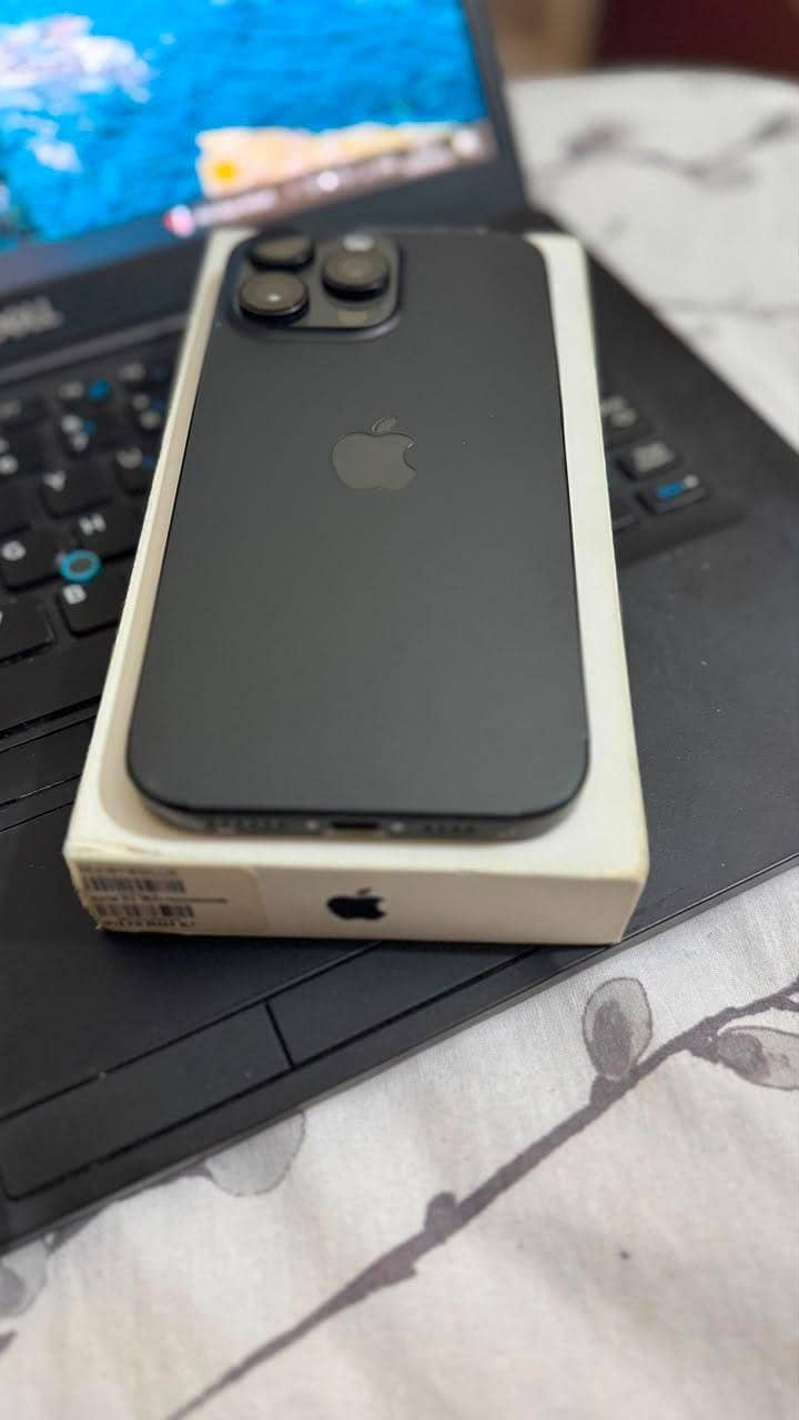 Apple iPhone 16 Pro Max 3
