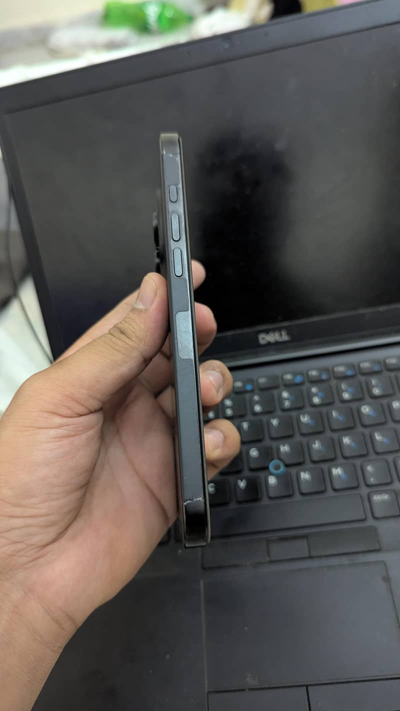 Apple iPhone 16 Pro Max 4