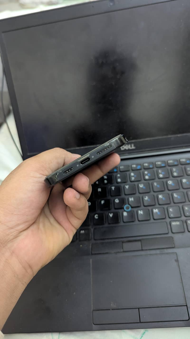 Apple iPhone 16 Pro Max 6