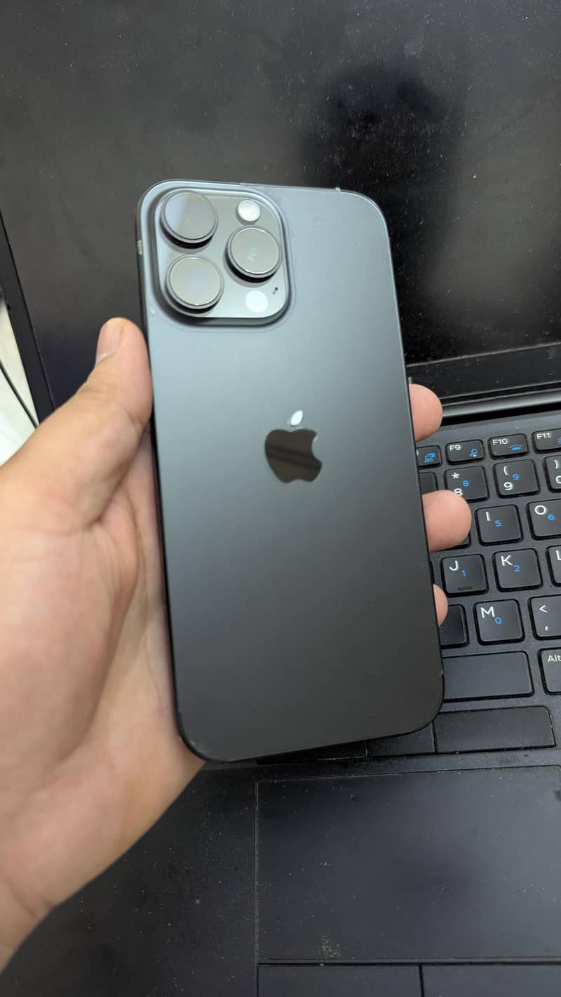 Apple iPhone 16 Pro Max 7