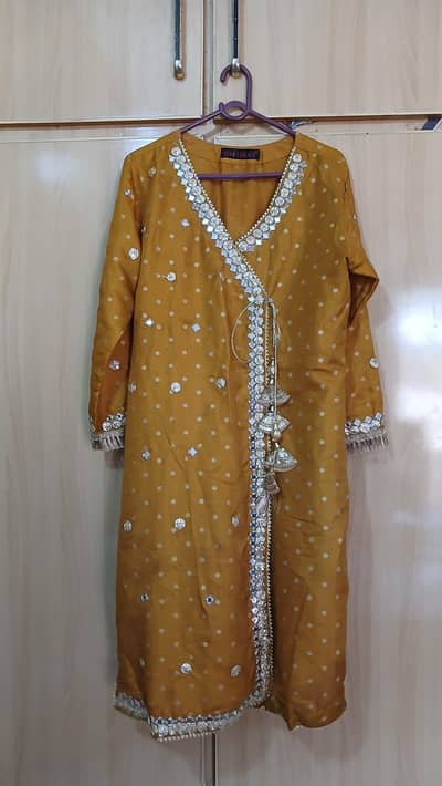 Beautiful clothes and 10/10 condition
