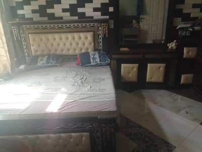 bed showcase like new condition