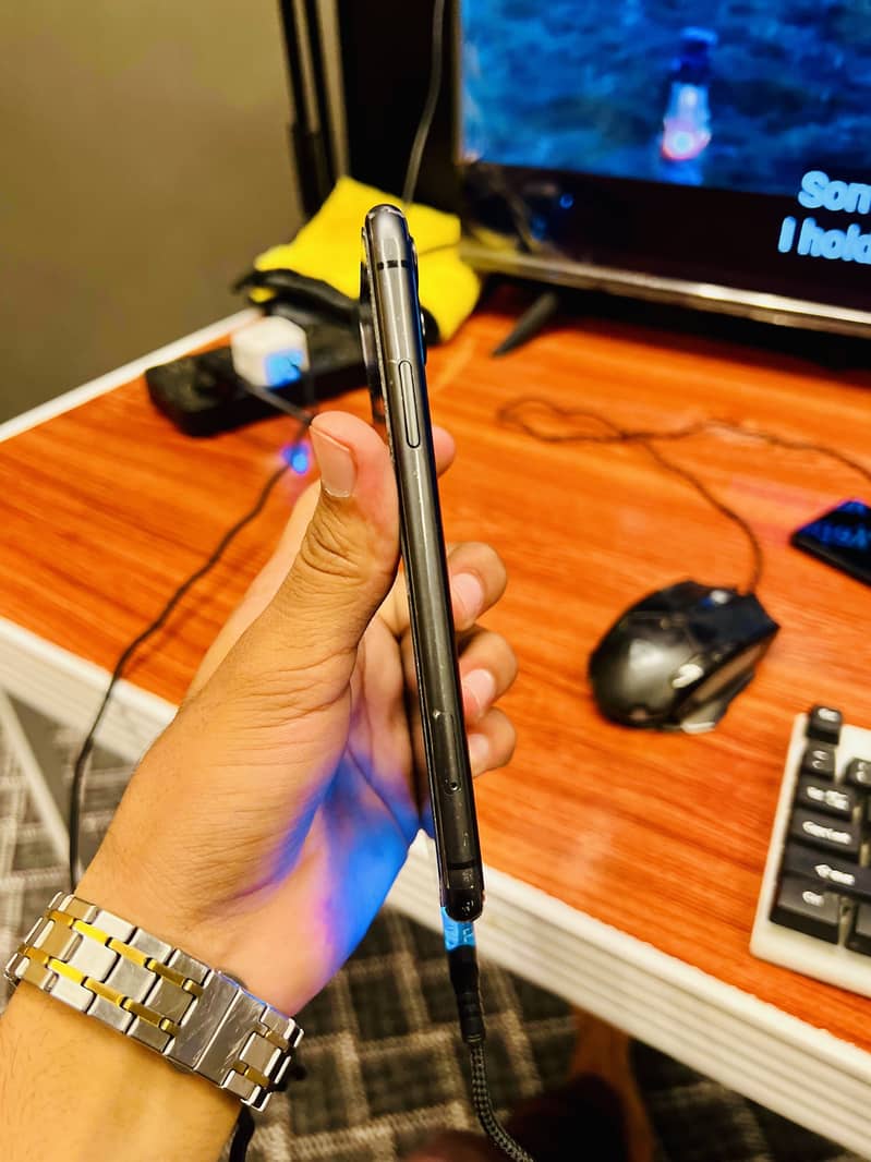 Apple iPhone 11 3